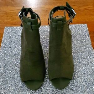 Green open toe suede like booties